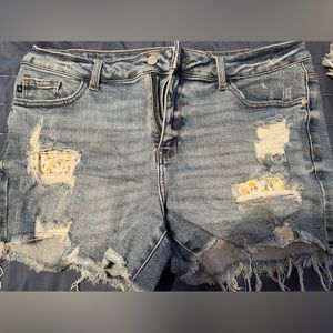Judy Blue Lemon patch shorts